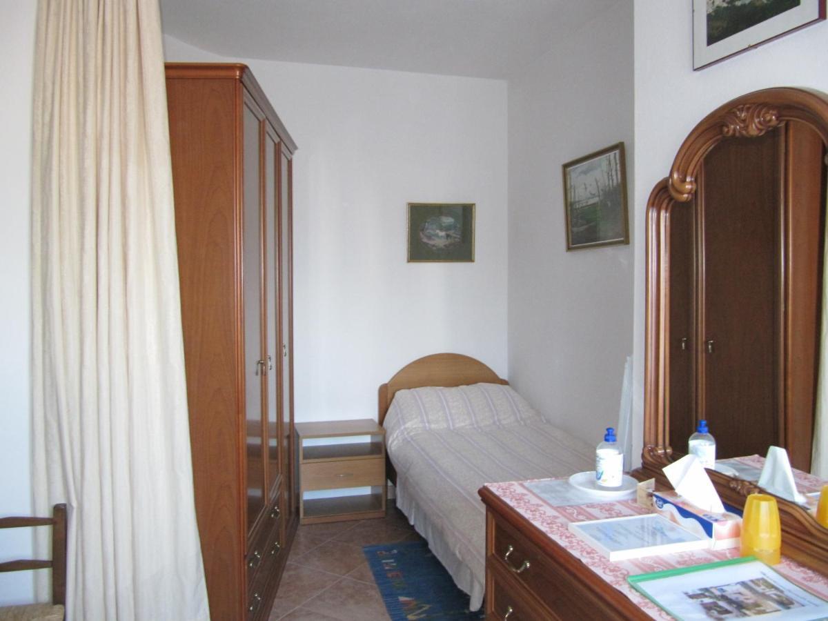 Il Portico Bed and Breakfast Uras Eksteriør billede
